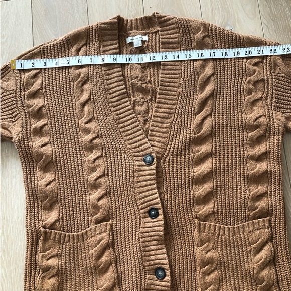 American Eagle Outfitters Cable Knit Oversized Cadigan in Camel Size XS - Picture 2 of 11
